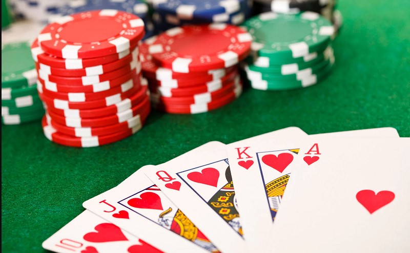 Một vài lưu ý về luật chơi Poker online chắc thắng 